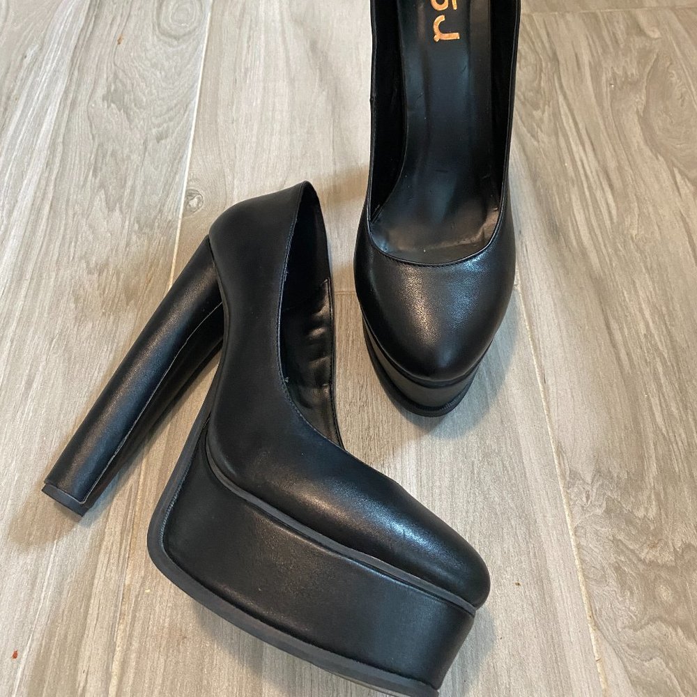 FSJ Black Round-Toe Cylinder Platforms Size 13